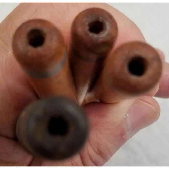 Antique bobbins 3 beehive 1 other total 4 count - Picture 7 of 7